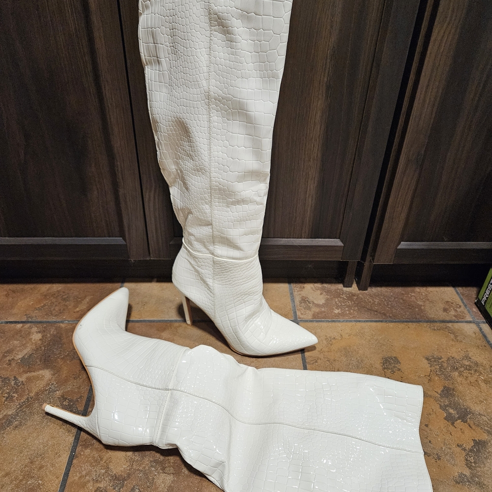 Elegant White Croc-Embossed Knee-High Boots